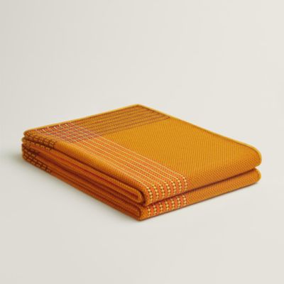 ホームテキスタイル：プレード、クッション、カシミヤ | Hermès